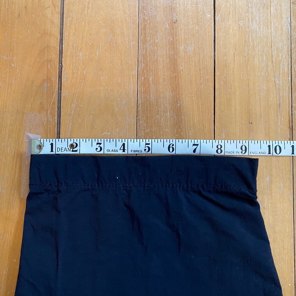 Arc'teryx Woman's Short Black Size 10 - Picture 8 of 9